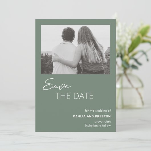 Save The Date Mariage Moderne Photo Vert Sage Minimaliste (Debout devant)