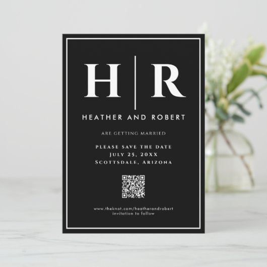 Save The Date Mariage Monogram Black Chic Simple Moderne QR Code (Debout devant)