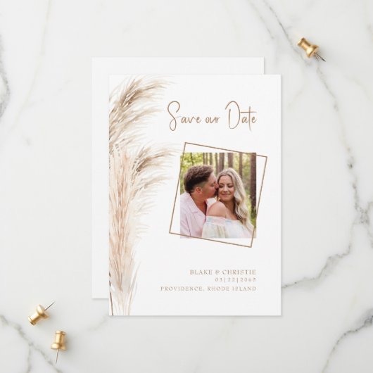 Save The Date Mariage Photo avec Feuillage de Pampas Simple (Devant/Arrière en situation)