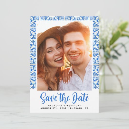 Save The Date Mariage photo Carrelage bleu méditerranéen (Debout devant)