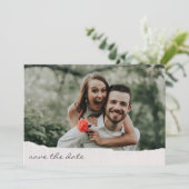 Save The Date Mariage photo de script manuscrit en papier déchir (Debout devant)