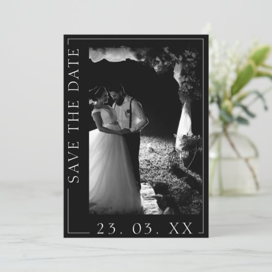 Save The Date Mariage photo de script noir et blanc moderne (Debout devant)