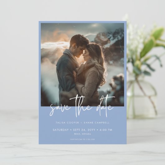 Save The Date Mariage photo moderne bleu poussiéreux minimal (Debout devant)