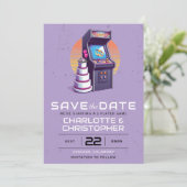 Save The Date Mariage Retro Arcade (Debout devant)