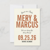Save The Date Mariage rétro moderne gras jaune et orange script  (Devant)