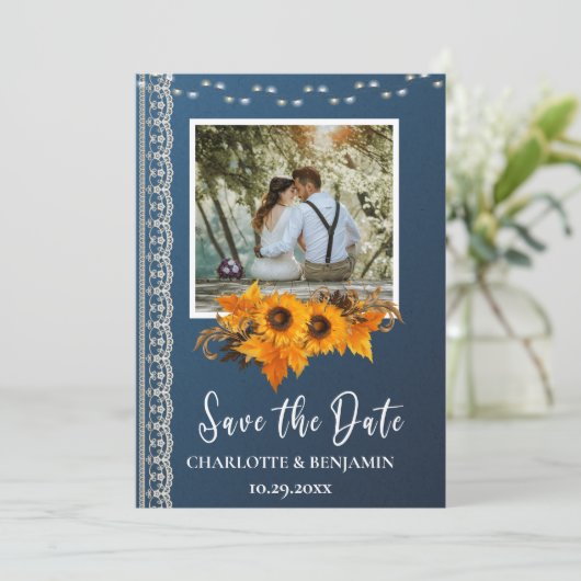 Save The Date Mariage rustique Dusty Blue Sunflower & dentelle (Debout devant)