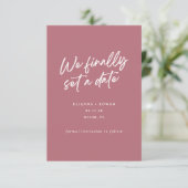 Save The Date Mariage Simple Moderne Nous avons enfin fixé une d (Debout devant)