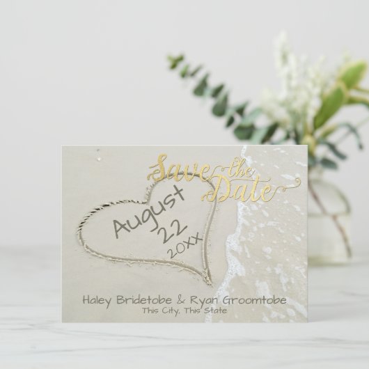 Save The Date Mariage sur la plage avec cœur dans le sable (Debout devant)