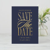 Save The Date Mariage Typographie Script Bleu Marine Et Or (Debout devant)