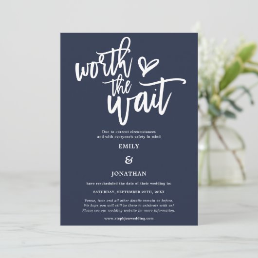 Save The Date Mariage Worth the Wait Script Navy White (Debout devant)