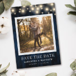 Save The Date Marine Rustic Bois Chaîne Lumières Photo Mariage<br><div class="desc">Lorsque vous avez un mariage d'inspiration rustique et que vous voulez marine,  cette suite mariage accomplit les deux. Cette invitation comprend un arrière - plan de bois rustique de la marine,  des lampes à cordes et une photo.</div>
