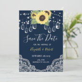 Save The Date Mason Jar, Dentelle, Sunflowers Navy Blue Enregist (Debout devant)