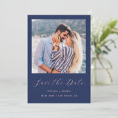 Save The Date Minimal Deux Photos Bleu Nuit Blush Script (Debout devant)
