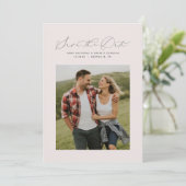 Save The Date Minuscule script rose pâle photo verticale (Debout devant)