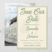 Save The Date Modern Sage Green Wavy Stripe Photo Wedding (Devant / Derrière)