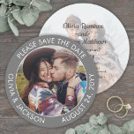 Save The Date Moderne 2 photo gris et blanc Mariage rond unique<br><div class="desc">Annoncez les nouvelles joyeuses de votre fiançailles et de votre prochain mariage avec une photo personnalisée ronde unique enregistrer les dates. Les 2 photos et toutes les formulations de ce modèle d'invitation sont simples à personnaliser. (CONSEIL EN MATIÈRE DE PLACEMENT D'IMAGE : Une façon simple de centrer une photo exactement...</div>