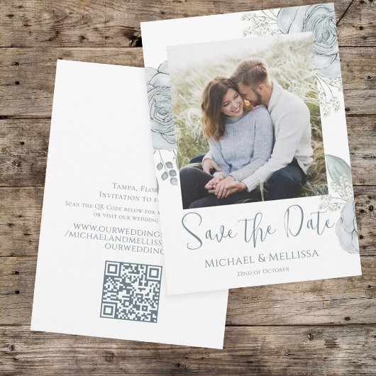 Save The Date Moderne Chic Simple Code QR de Photo Florale Bleu