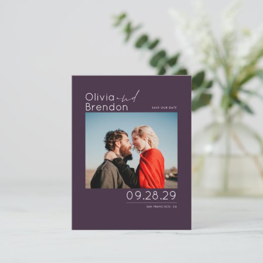 Save The Date Moderne Élégant Aubergine Violet Enregistrer la Da (Debout devant)