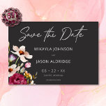 Save The Date Moderne Elégant été prairie floral noir Mariage<br><div class="desc">Notre mariage noir au charbon de bois sauvez la carte de date avec un bouquet saisissant de fleurs sauvages de prairie d'été en rose rousse, magenta, crème et jaune avec la verdure luxuriante, est un chef-d'oeuvre moderne. Le texte blanc immaculé ajoute une touche d'élégance, tandis que l'arrière - plan sombre...</div>