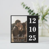 Save The Date Moderne Noir et Blanc | Chic (Debout devant)