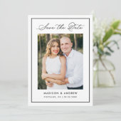 Save The Date Moderne Photo de Mariage avec Bordure Noire Script (Debout devant)