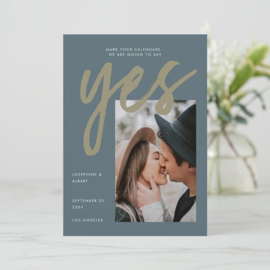 Save The Date Moderne Simple Gris Olive Big Script Photo Mariage (Debout devant)