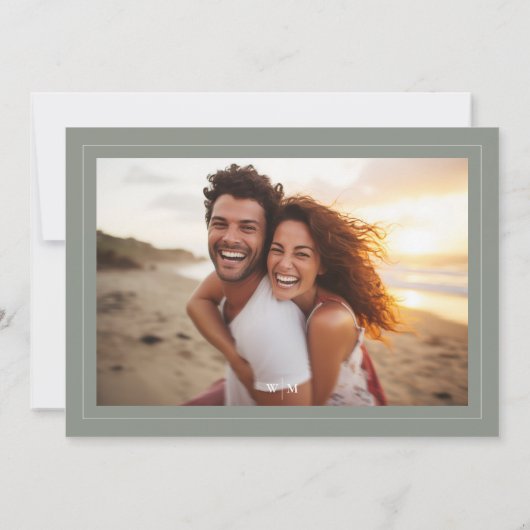 Save The Date Monogramme blanc Sage Green Grey Photo Mariage (Dos)