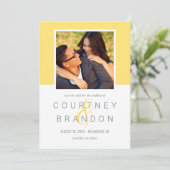 Save The Date Monogramme d'ardoise jaune moderne Mariage photo (Debout devant)