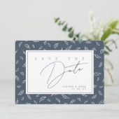 Save The Date Monogramme de feuille de bleu ardoise boho (Debout devant)