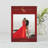 Save The Date Monogramme doré, photo sombre rouge foncé, Passion (Debout devant)