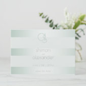 Save the date | Monogramme Shimmery Green Stripes (Debout devant)