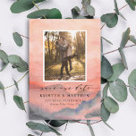 Save The Date Mountain Rustic Sunset Aquarelle Mariage photo<br><div class="desc">Continuez le ton de votre mariage rustique avec ce design d'inspiration montagnarde avec un arrière - plan de scène de montagne aquarelle avec des pins.</div>