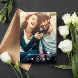 Save The Date Musique Thème Mariage Photo Enregistrer la date<br><div class="desc">Parfait pour les amateurs de musique, les couples qui se sont liés sur un amour partagé pour les mélodies, cette date sauve sans doute un accord avec vos invités et les laisse impatient d'anticiper votre journée spéciale. "Jouez sur la célébration d'une vie !" - cette légende ouvre la voie à...</div>