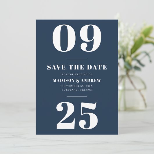 Save The Date Navy Bold Typographie Enregistrer la date (Debout devant)