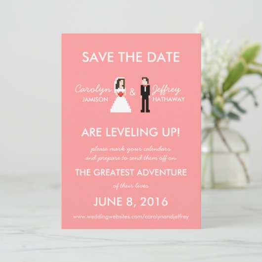 Save The Date Nerdy Pink 8-Bit Bride & Groom Enregistrer les dat (Debout devant)