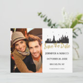 Save The Date New York Skyline Gold Script Enregistrer la date (Debout devant)