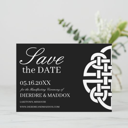 Save The Date Noir & Blanc Celtique noeud simple à main (Debout devant)