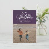 Save The Date Nous essayons le noeud moderne Enregistrer la phot (Debout devant)