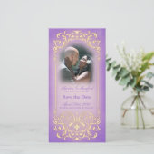 Save The Date Nouveau Victorien : Lilac & Gold Enregistrer la da (Debout devant)