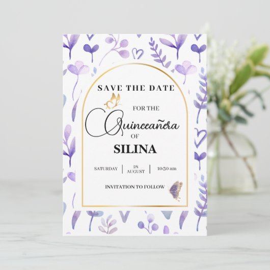 Save The Date Papillon Quinceañera en or violet de lavande (Debout devant)