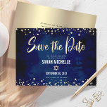 Save The Date Parties scintillant d'or de marine Bat mitzvah Scr<br><div class="desc">Assurez-vous que tous vos amis et parents pourront célébrer le Bat mitzvah de votre fille! Envoyez cette carte faire-part étonnante, moderne, "Save the Date". Étoile de David, scénario de calligraphie de feuille d'or imitation graphique, et confetti de parties scintillant, superposent un arrière - plan d'aquarelle bleu marine riche, dramatique. Votre...</div>