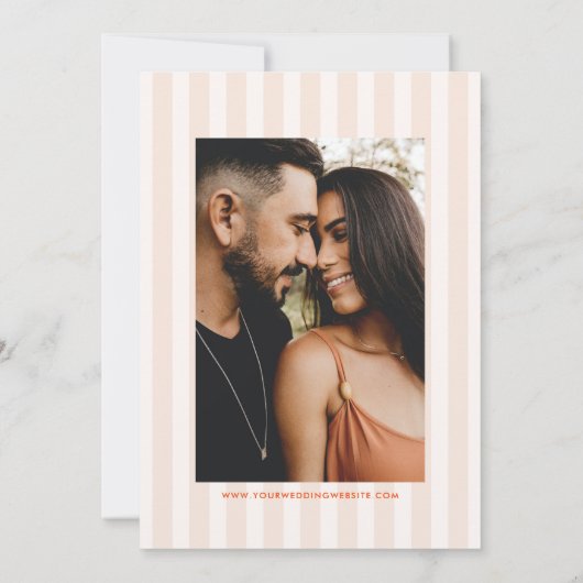 Save The Date Pêche et Tangerine Mariage rétro rayé (Dos)