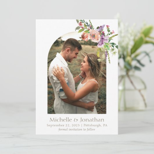 Save The Date Photo Arch Mariage tendance Sage Green Boho Fleurs (Debout devant)