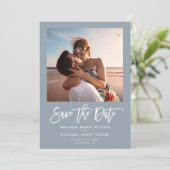 Save The Date Photo chic minimaliste moderne bleu poussiéreux éc (Debout devant)