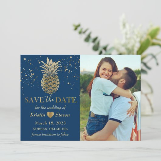 Save The Date Photo classique d'ananas bleu or (Debout devant)