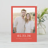 Save The Date Photo Classique Rouge Joyeux (Debout devant)