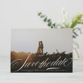 Save The Date Photo de code QR de calligraphie beige élégant for (Debout devant)