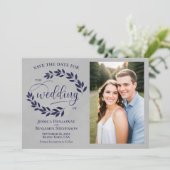 Save The Date Photo de mariage Navy Blue Laurel Leaves Rustique (Debout devant)