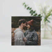 Save The Date Photo de mariage simple et moderne avec écriture m (Debout devant)