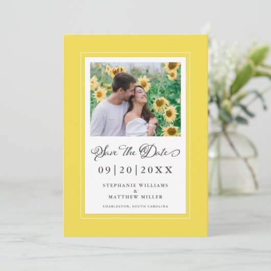 Save The Date Photo Elegant Script Mariage Tendance Bordure Jaun (Debout devant)